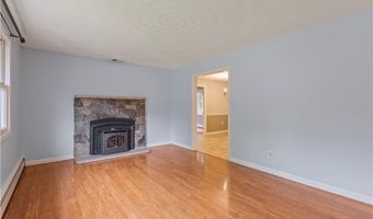 19 Bruce Dr, North Smithfield, RI 02896