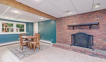 46 Stone Gate Dr, North Kingstown, RI 02852