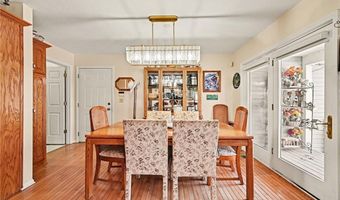 17251 Hollingsworth Rd, Basehor, KS 66007