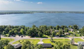 1214 S Darling Dr NW, Alexandria, MN 56308