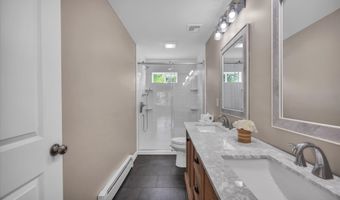 2 Riverview Pl, Cromwell, CT 06416