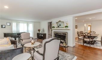 7 White Birch Rd, Cranston, RI 02920