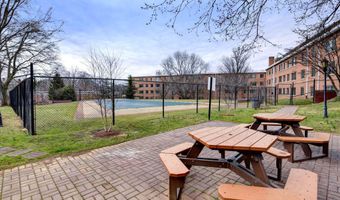 3000 SPOUT RUN Pkwy C603, Arlington, VA 22201