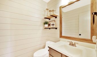 416 Country Hills Dr, Augusta, KS 67010