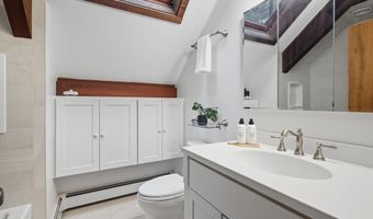 4 Lantern Ln, Bedford, MA 01730