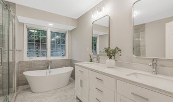 22 Smoke Rise Ln, Bedminster, NJ 07921