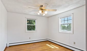 36 Roosevelt Dr, Bristol, RI 02809