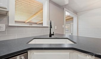 7566 S Valley Heights Dr, Boise, ID 83709