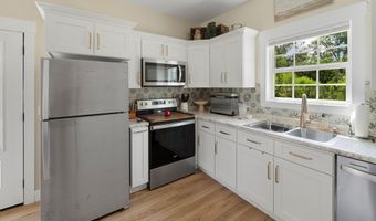 70 Blueberry St, Baxley, GA 31513