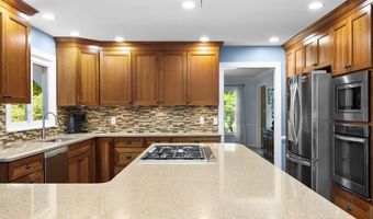 17 Schuyler Hills Rd, Albany, NY 12211