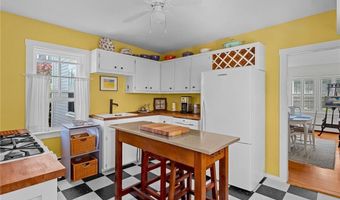 8 Sanford St, Newport, RI 02840