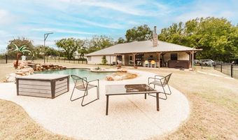 409 S Hubbard St, Alvord, TX 76225