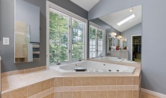 14 STONEBRIDGE Dr, Hockessin, DE 19707