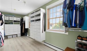 27 Ocean View Dr, Middletown, RI 02842