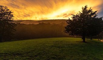 408 HAWKS NEST Dr, Baker, WV 26801