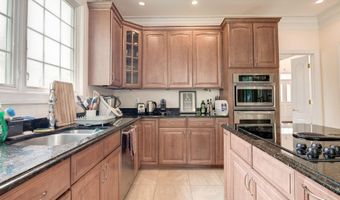 10109 DICKENS Ave, Bethesda, MD 20814