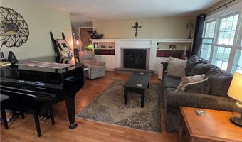 77 Fairfield Dr, North Kingstown, RI 02852