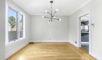902 Midway Dr, Auburn, IN 46706