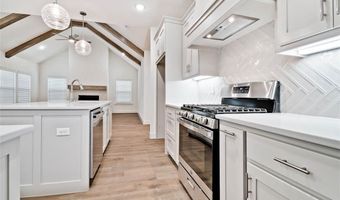 8 Plymouth Cir, Bella Vista, AR 72715