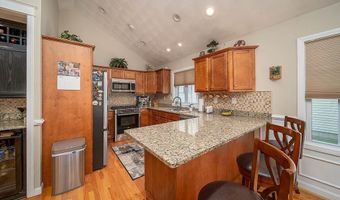 1421 Douglas Ave E, North Providence, RI 02904