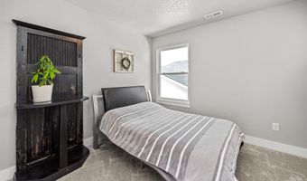 2226 Chan Dr, Adel, IA 50003