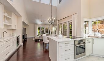 549 Bay Villas Ln 99, Naples, FL 34108