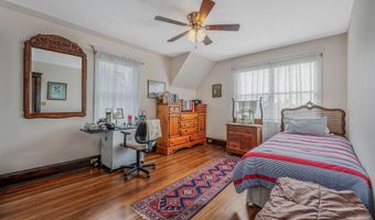 33 S Bay Ave, Amityville, NY 11701