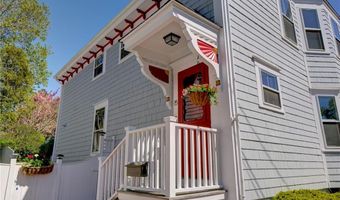 15 Cross St, Newport, RI 02840
