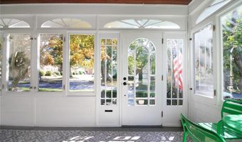 22 Bateman Ave, Newport, RI 02840