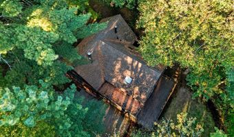 4 Lantern Ln, Bedford, MA 01730