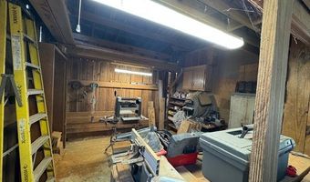 827 Wolf Creek Ln, Appomattox, VA 24522