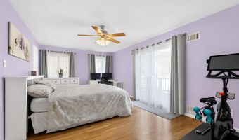7 Gregg Ln, Bayonne, NJ 07002