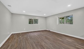 863 Woods Mill Rd, Ballwin, MO 63011
