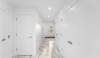 25 Scallop Shell Rd, Narragansett, RI 02882