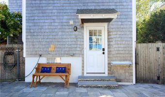 22 Bateman Ave, Newport, RI 02840