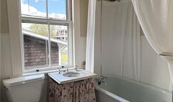 39 Walcott Ave, Jamestown, RI 02835