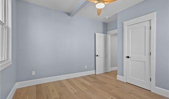 20 Summer St, Newport, RI 02840