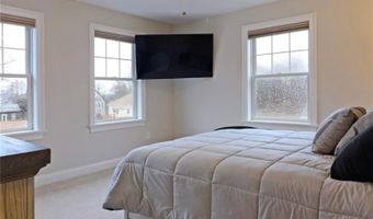 13 Arnold Ave 1, Jamestown, RI 02835