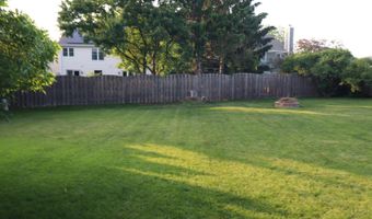 1900 Waverly Ln, Algonquin, IL 60102