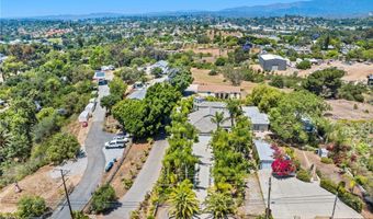210 N Stage Coach Ln, Fallbrook, CA 92028