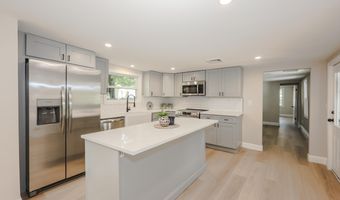 32 Raymond Rd, Auburn, NH 03032