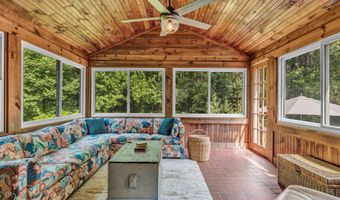 8 Sassafras Ln, Clinton, CT 06413