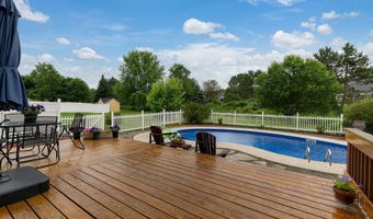 38 Fairview Ave, Auburn, ME 04210