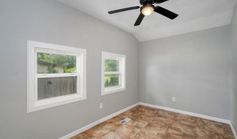 12 E Hawthorne St, Aurora, MO 65605