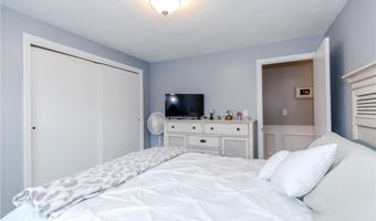 10 Pembroke Dr, Johnston, RI 02919