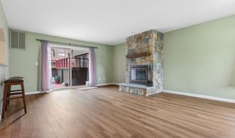 70 Montoya Dr 70, Branford, CT 06405