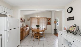 3 Queens Rd 211, Attleboro, MA 02703
