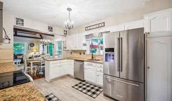 7600 CHARLESTON Dr, Bethesda, MD 20817