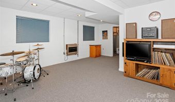 6 Oak Grove Rd, Arden, NC 28704