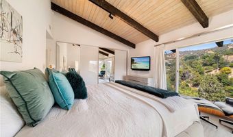 2522 Zorada Dr, Los Angeles, CA 90046